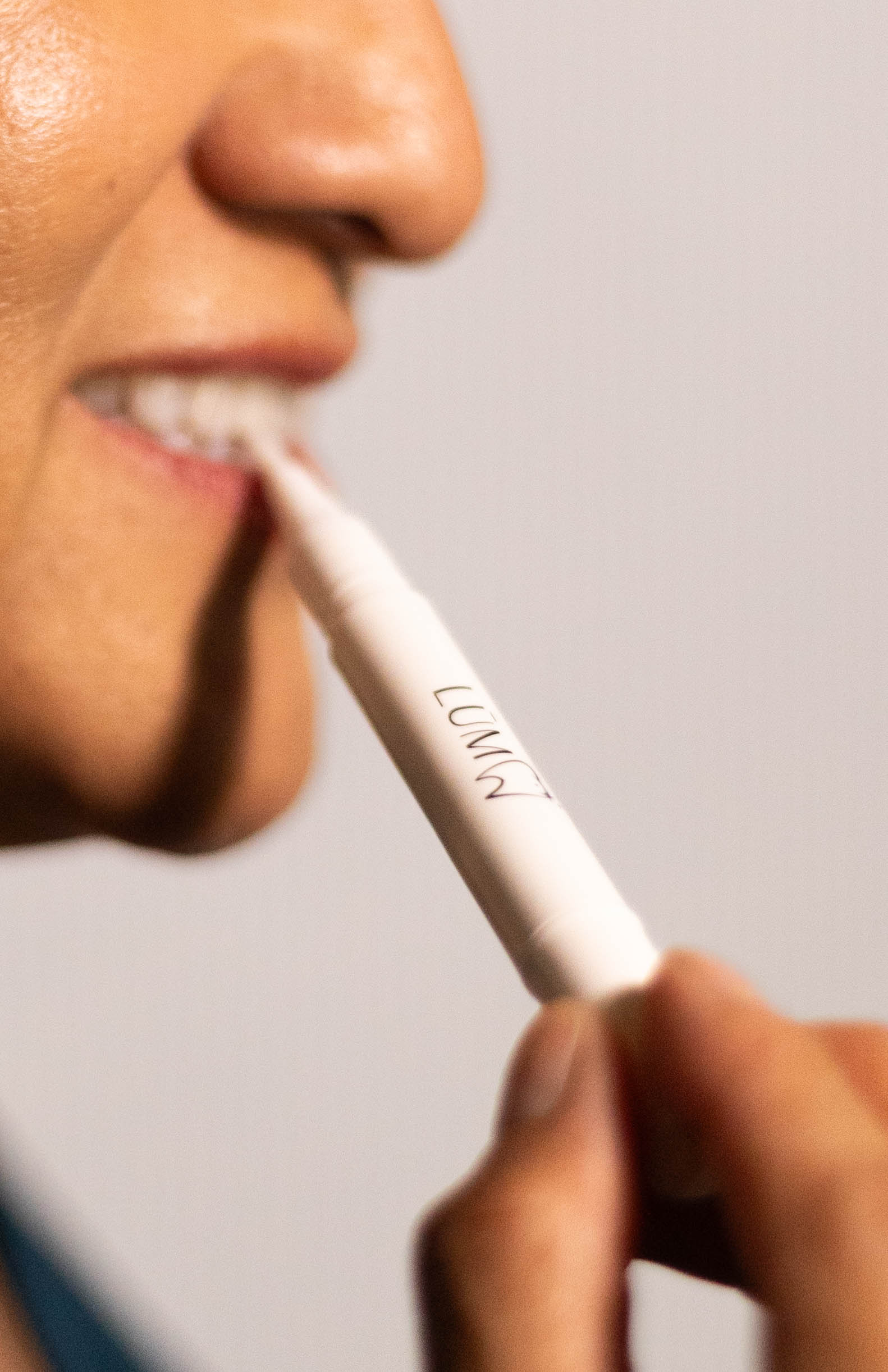 LŪM vLED Teeth Whitening Kit